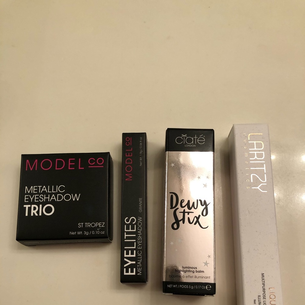 SOLD!! 🎉🎊 Make up bundle - NEW